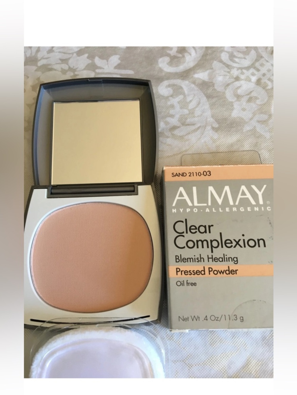 Almay Clear Complexion Pressed Powder in Sand (Beige)